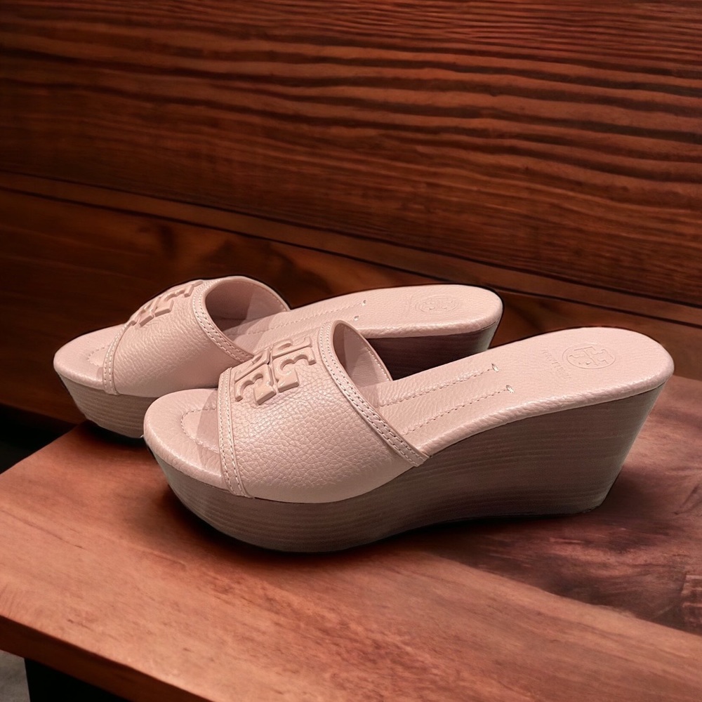 Tory Burch Pale Pink Wedge Sandals Size 8.5 BRAND NEW NEVER WORN